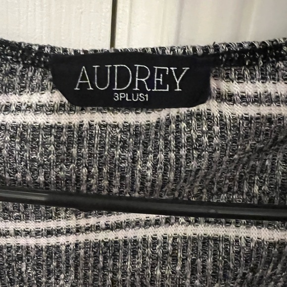 Gray & White Striped Oversized Cardigan - Picture 2 of 2